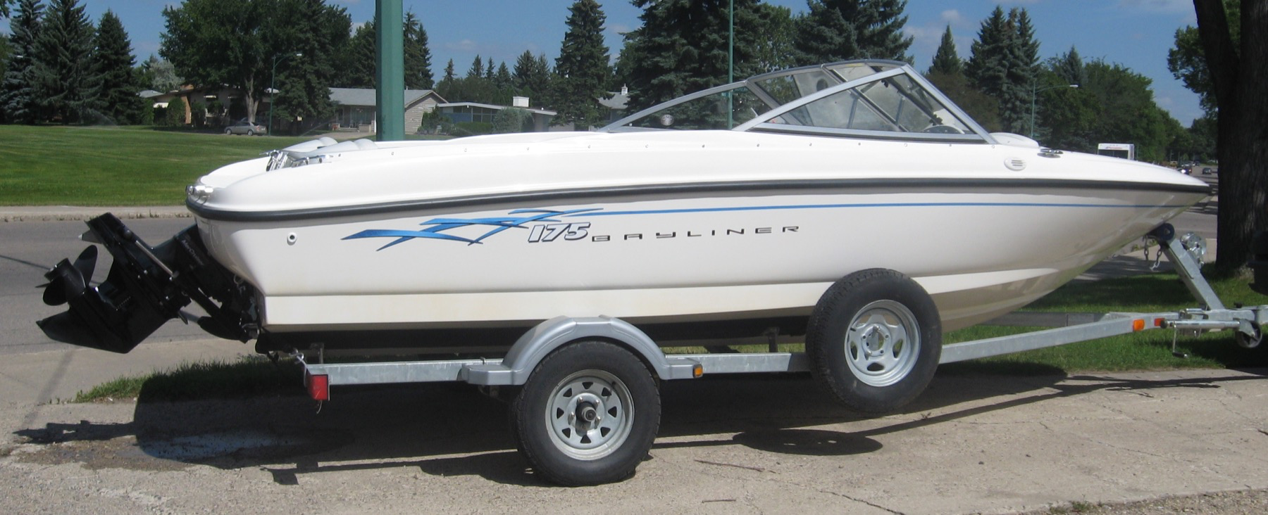 Ridge Runabout speedboat